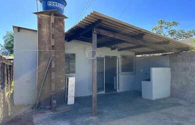 Imagem: A casa possui 3 Dormitórios, 2 Banheiros, 2 Vagas na garagem