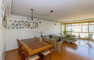 Imagem: O apartamento possui 3 Dormitórios, 2 Banheiros, 2 Vagas na