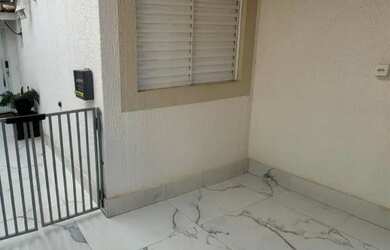 Imagem: A casa em condomínio possui 3 Dormitórios, 1 Banheiro, 2 Vagas