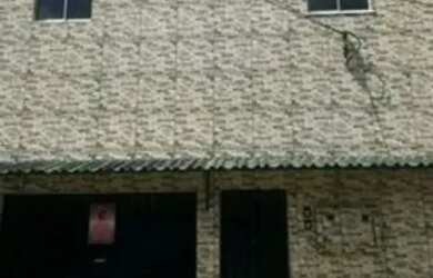 Imagem: A casa possui 4 Dormitórios, 3 Banheiros, 1 Vaga na garagem