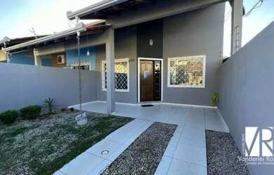 Imagem: A casa possui 2 Dormitórios, 2 Banheiros, 2 Vagas na garagem