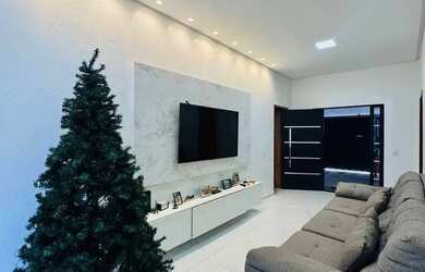 Imagem: A casa possui 4 Dormitórios, 4 Banheiros, 2 Vagas na garagem