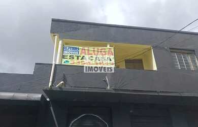 Imagem: A casa possui 3 Dormitórios, 1 Banheiro, 1 Vaga na garagem