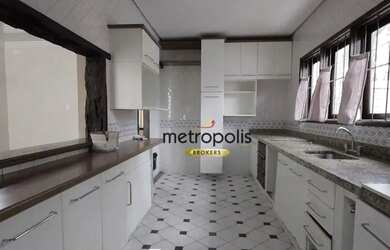 Imagem: A casa possui 3 Dormitórios, 2 Banheiros, 3 Vagas na garagem