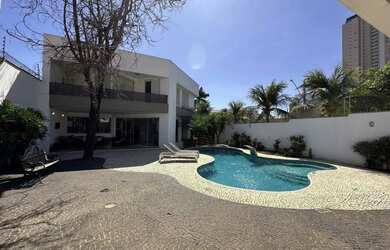 Imagem: A casa possui 3 Dormitórios, 4 Banheiros, 3 Vagas na garagem