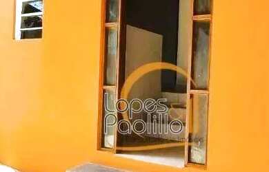 Imagem: A casa possui 2 Dormitórios, 2 Banheiros, 2 Vagas na garagem