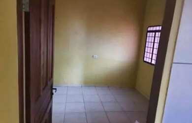 Imagem: A casa possui 2 Dormitórios, 1 Banheiro e está localizado