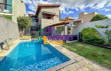 Imagem: A casa possui 3 Dormitórios, 1 Banheiro, 2 Vagas na garagem