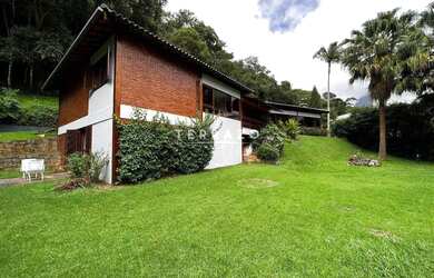 Imagem: A casa em condomínio possui 5 Dormitórios, 5 Banheiros, 5