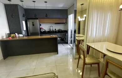 Imagem: O apartamento possui 2 Dormitórios, 2 Banheiros, 1 Vaga na