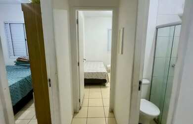 Imagem: A casa possui 2 Dormitórios, 1 Banheiro e 2 Vagas na garagem