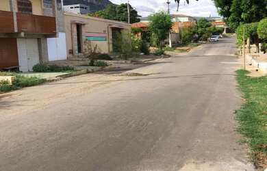 Imagem: A casa possui 3 Dormitórios, 1 Banheiro e está localizado