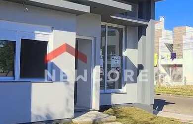 Imagem: A casa possui 3 Dormitórios, 2 Banheiros, 2 Vagas na garagem