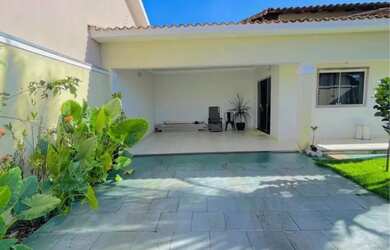 Imagem: A casa possui 2 Dormitórios, 1 Banheiro e 1 Vaga na garagem