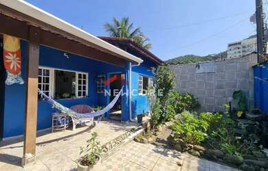 Imagem: A casa possui 5 Dormitórios, 4 Banheiros, 3 Vagas na garagem