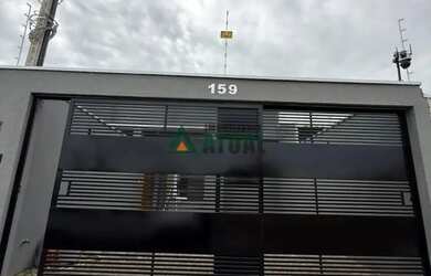 Imagem: A casa possui 3 Dormitórios, 1 Banheiro, 1 Vaga na garagem