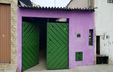 Imagem: A casa possui 2 Dormitórios, 2 Banheiros, 2 Vagas na garagem