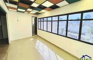 Imagem: O depósito possui 5 Vagas na garagem, 300m² de Área e está