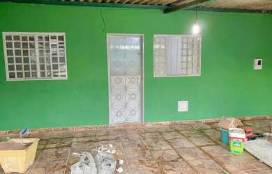 Imagem: A casa possui 3 Dormitórios, 2 Banheiros, 2 Vagas na garagem