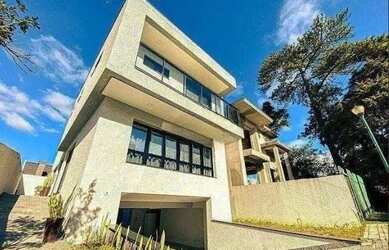 Imagem: A casa possui 3 Dormitórios, 4 Banheiros, 362m² de Área