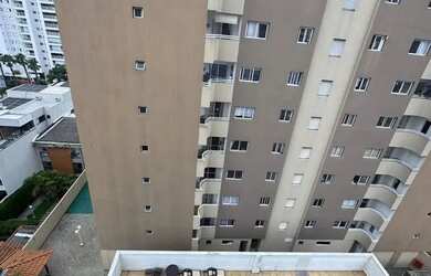 Imagem: O apartamento possui 1 Dormitório, 2 Banheiros, 2 Vagas na