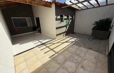 Imagem: A casa possui 3 Dormitórios, 2 Banheiros, 150m² de Área e