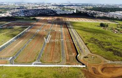 Imagem: O terreno possui 240m² de Área e está localizado em Parque