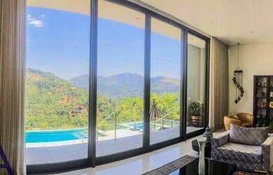 Imagem: A casa em condomínio possui 4 Dormitórios, 4 Banheiros, 5