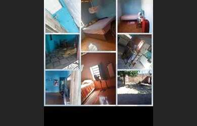 Imagem: A casa possui 4 Dormitórios, 2 Banheiros, 1 Vaga na garagem