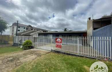 Imagem: A casa possui 2 Dormitórios, 1 Banheiro, 4 Vagas na garagem