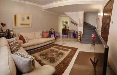 Imagem: A casa possui 3 Dormitórios, 3 Banheiros, 2 Vagas na garagem