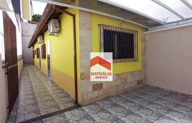 Imagem: A casa possui 2 Dormitórios, 1 Banheiro, 2 Vagas na garagem