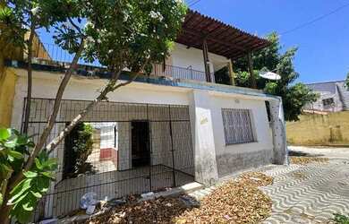 Imagem: A casa possui 2 Dormitórios, 3 Banheiros, 250m² de Área e