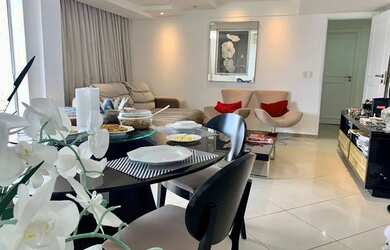 Imagem: O apartamento possui 3 Dormitórios, 3 Banheiros, 2 Vagas na