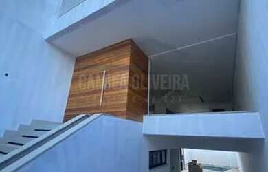 Imagem: A casa possui 3 Dormitórios, 5 Banheiros, 3 Vagas na garagem