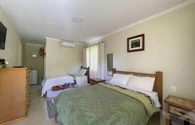 Imagem: A casa possui 5 Dormitórios, 5 Banheiros, 5 Vagas na garagem