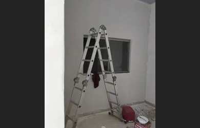 Imagem: A casa possui 1 Dormitório, 1 Banheiro, 1 Vaga na garagem