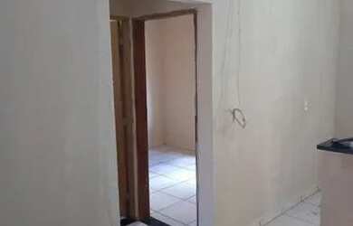 Imagem: A casa possui 2 Dormitórios, 1 Banheiro, 1 Vaga na garagem