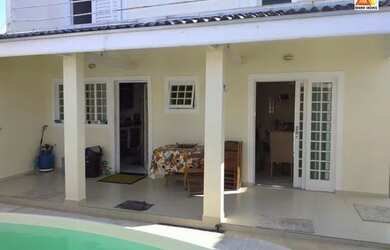 Imagem: A casa possui 3 Dormitórios, 4 Banheiros, 3 Vagas na garagem