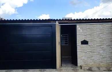 Imagem: A casa possui 2 Dormitórios, 1 Banheiro e 2 Vagas na garagem