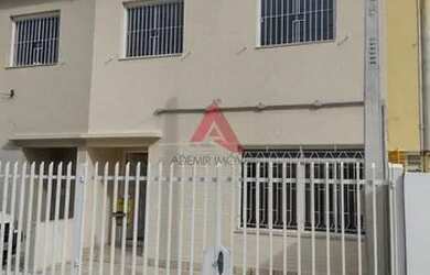 Imagem: A casa possui 3 Dormitórios, 2 Banheiros, 3 Vagas na garagem