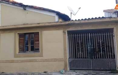 Imagem: A casa possui 2 Dormitórios, 1 Banheiro, 1 Vaga na garagem