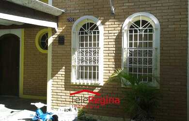 Imagem: A casa possui 2 Dormitórios, 1 Banheiro, 2 Vagas na garagem