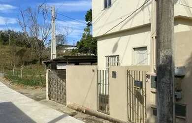 Imagem: A casa possui 1 Dormitório, 1 Banheiro e está localizado