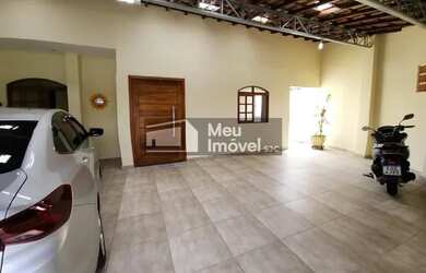 Imagem: A casa em condomínio possui 3 Dormitórios, 4 Banheiros, 3