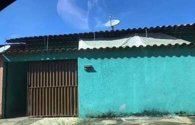 Imagem: A casa possui 3 Dormitórios, 1 Banheiro e está localizado