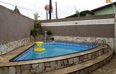 Imagem: A casa possui 4 Dormitórios, 4 Banheiros, 250m² de Área e