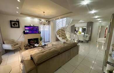 Imagem: A casa possui 4 Dormitórios, 4 Banheiros, 2 Vagas na garagem