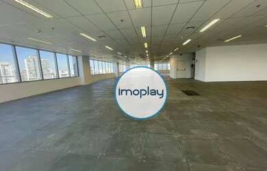 Imagem: O depósito possui 5 Vagas na garagem, 1.742m² de Área e