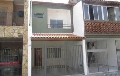 Imagem: A casa possui 2 Dormitórios, 1 Banheiro, 1 Vaga na garagem